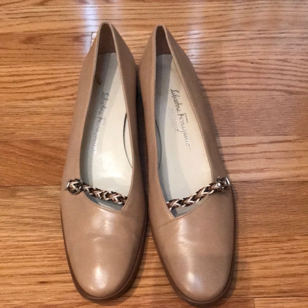 Salvatore Ferragamo beige leather shoes, size 9.5